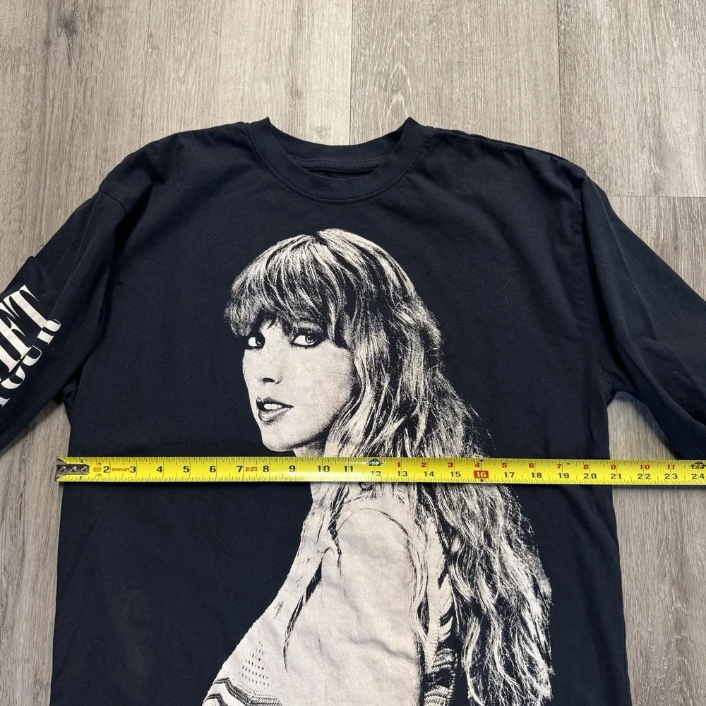 Taylor Swift The Eras Tour Long Sleeve Black Photo Tee Size Medium - Picture 6 of 8